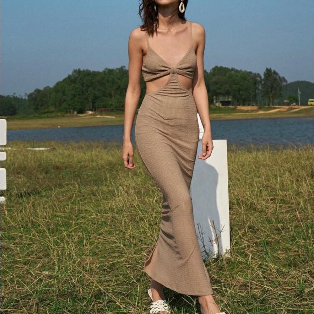 Cutout Split Hem Maxi Dress *Cult Gaia Serita Look